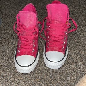 Womens 9.5 converse !! High top
